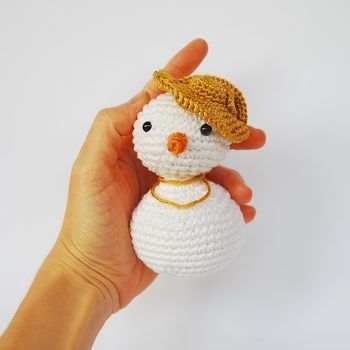 snowman-amigurumi-lady-of-ice