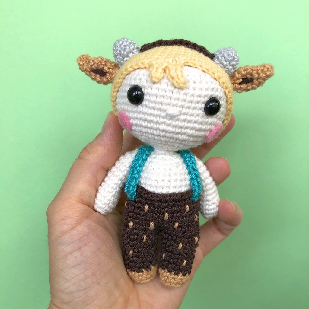 doll-crochet-patron-fauno