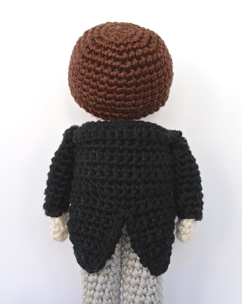 nocio-crochet-muñeco-amigurumi-patrón