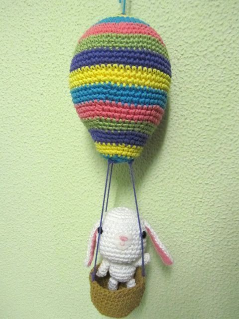 conejito y globo aerostático de amigurumi