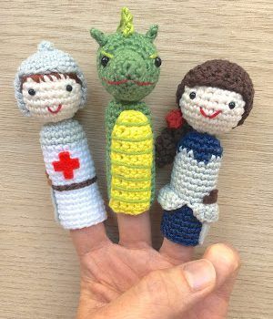 muñeco dedo sant jordi amigurumi