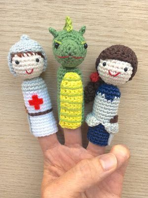 muñeco dedo sant jordi amigurumi