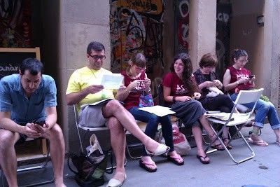Tejiendo en el Día Mundial de Tejer en Público