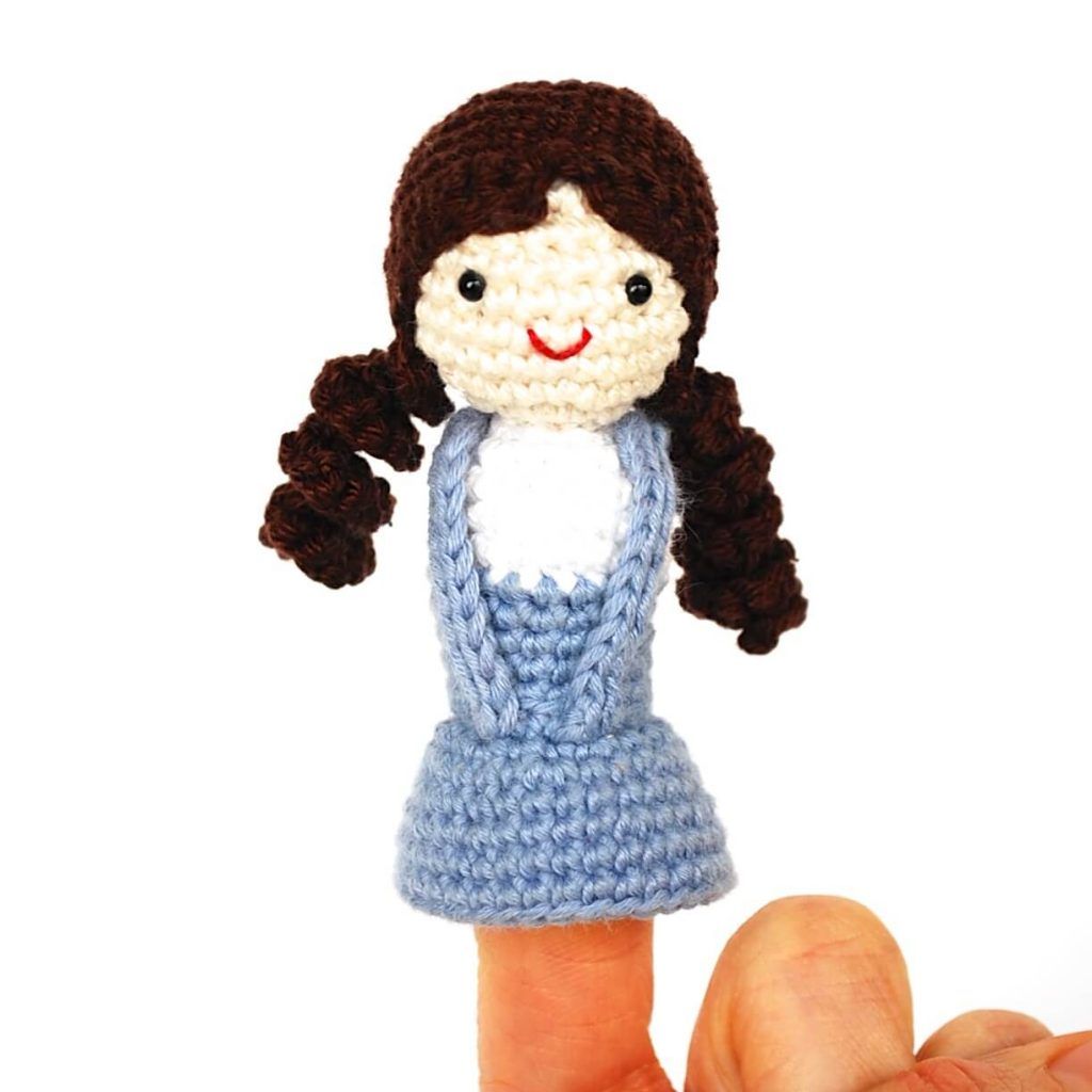 Dorothy-amigurumi-patrón-muñeco-dedo