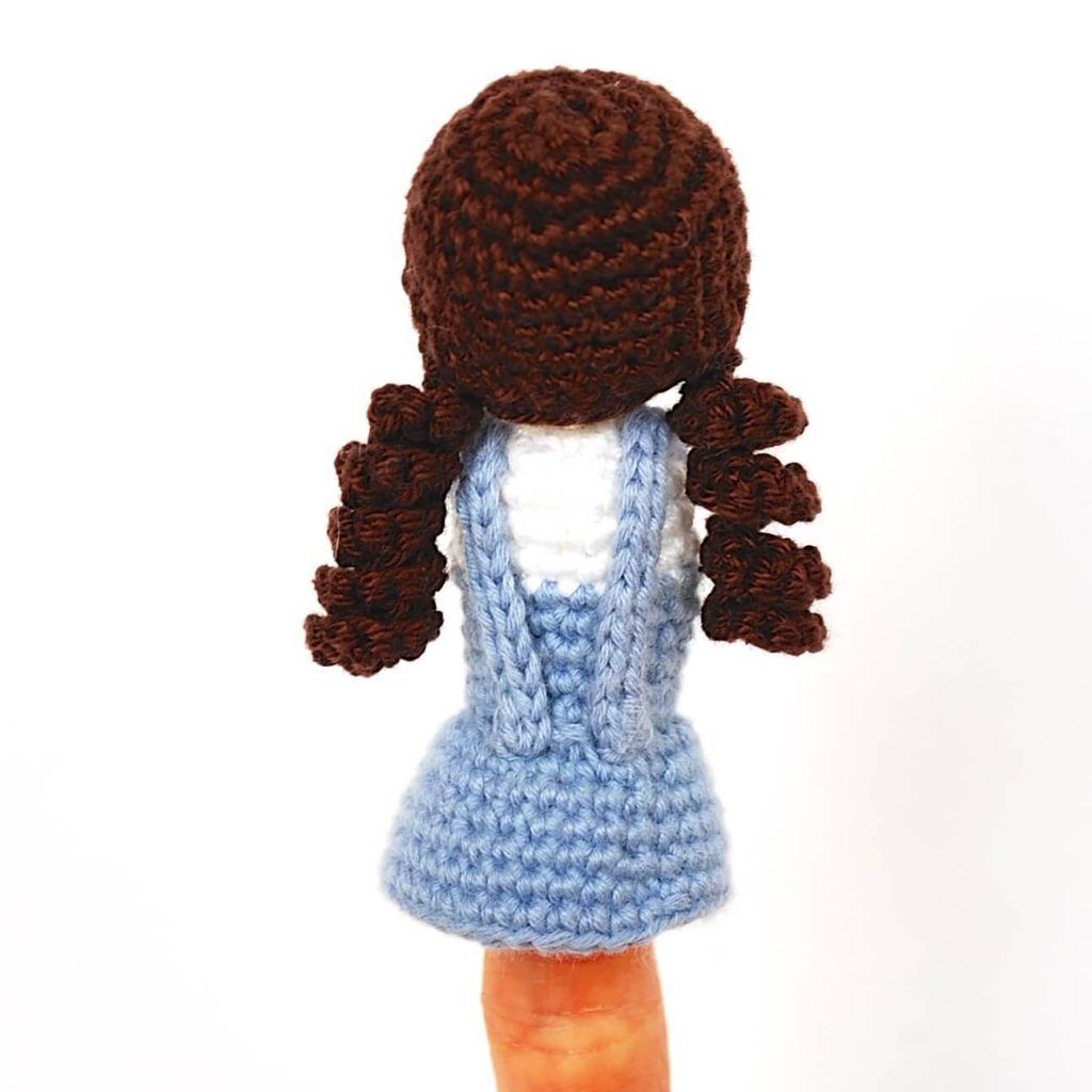 dorita-mago-de-oz-muñeca-crochet