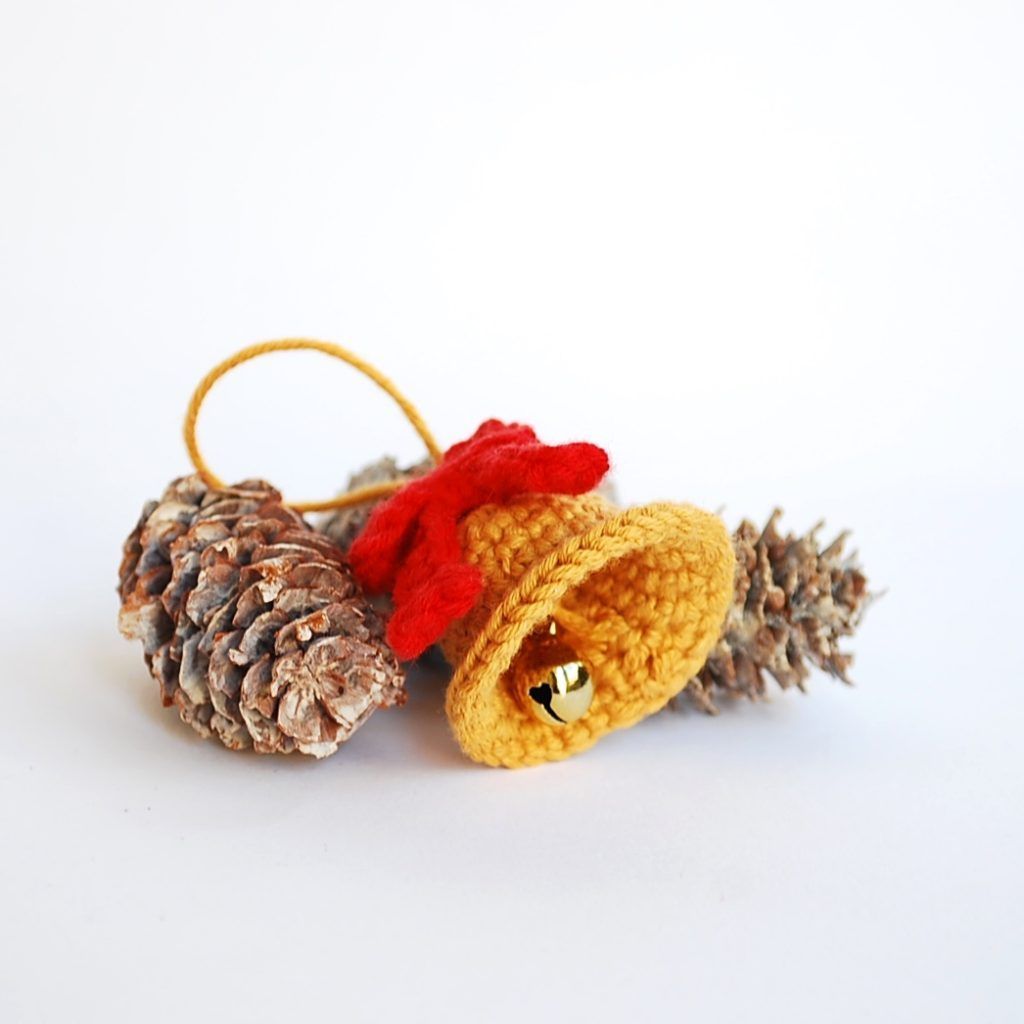campana de crochet como adorno para el abeto de Navidad
