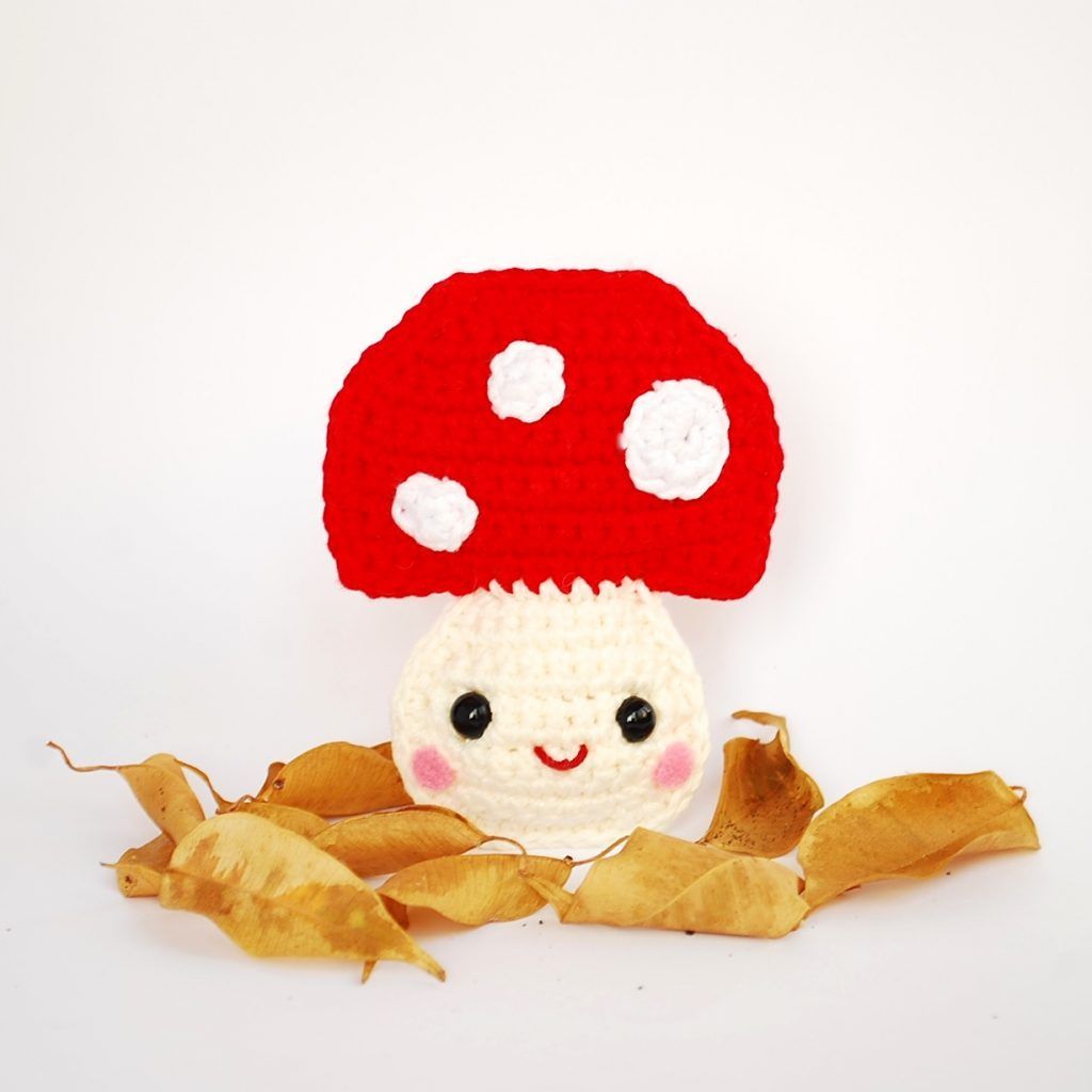 muñeco-crochet-sin-costuras-amigurumi-seta-hongo