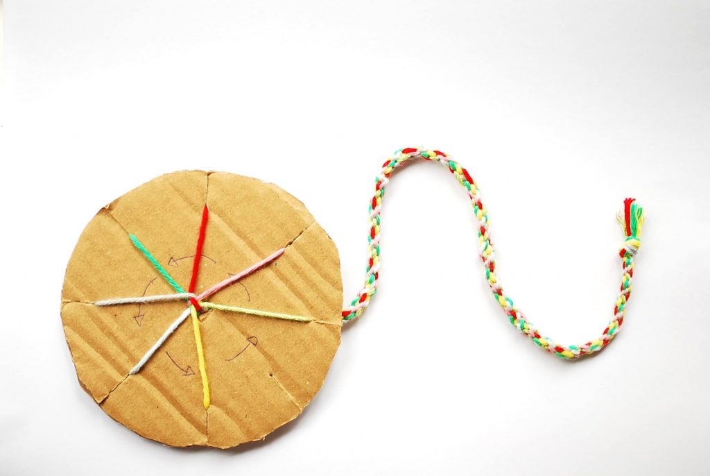 tricotín casero para tejer pulseras